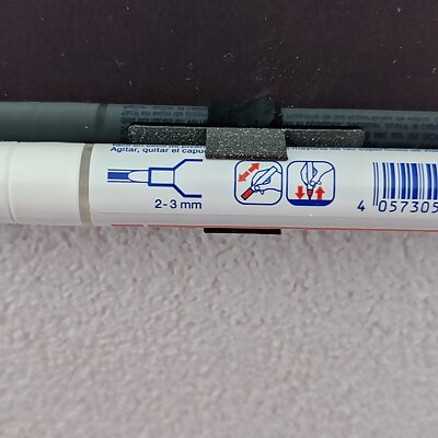 Whiteboard pen holder clip