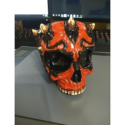 Skull container