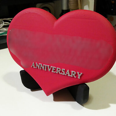 Anniversary heart stand