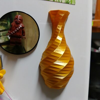 Magnetic Lowpoly Rose Twist Vase