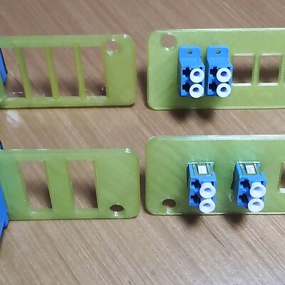 Kit adapter plates for optic patch panel Fiore