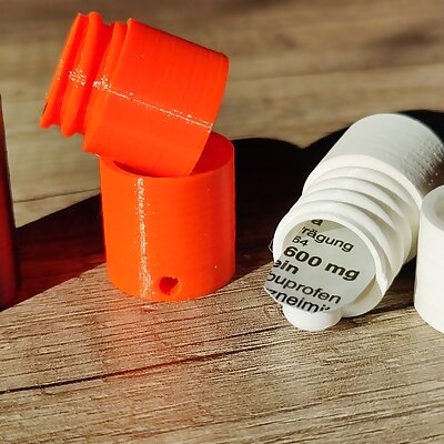 Screwable pill container