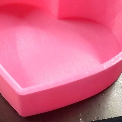 Fixed lid for Heart shaped valentines box