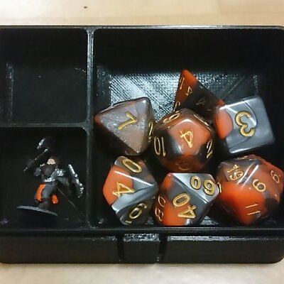 Carry case for 18mm DD miniatures and dice