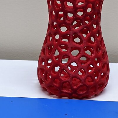 Vaselike penpencil holder With Voronoi pattern