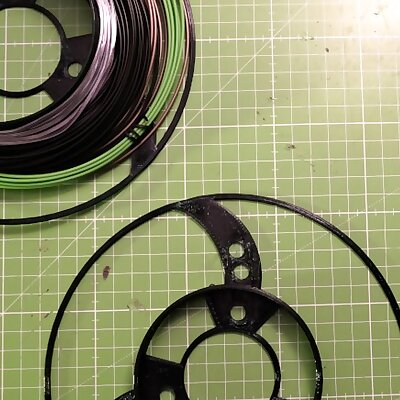 Adjustable filament spool holder