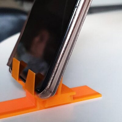 Cellphone stand with screwclamp