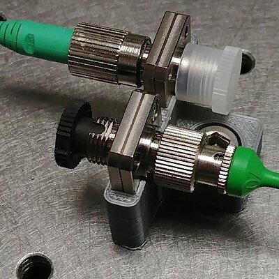 Optical connector holder for optical table