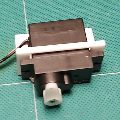 Side mounted servo mount and plate