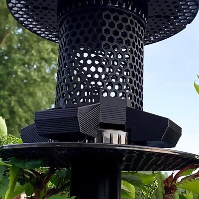 Fence adapter for Improved bird feeder