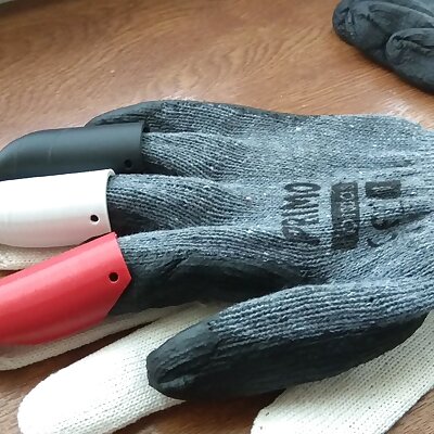 Gardening gloves with claws