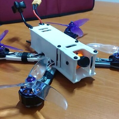 Kompletní model dronu Eachine Wizard x220
