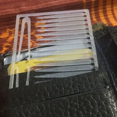 Toothpicks in a credit card  Párátka v kreditní kartě