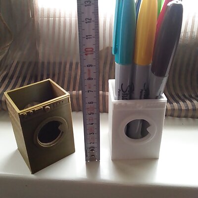 pen pot or pencil washing machine style  Pot a crayon ou a stylo style machine a laver