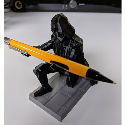 LowPoly Darth Vader Pen Holder separate base