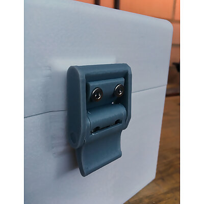 Cam latch for boxes