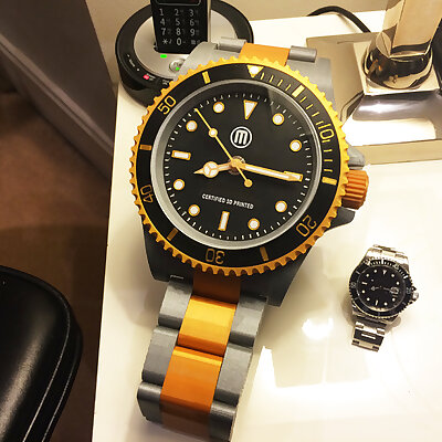 Large scale Divers watch desk clock