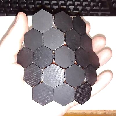 Hexagonal rubberbanded armour plate