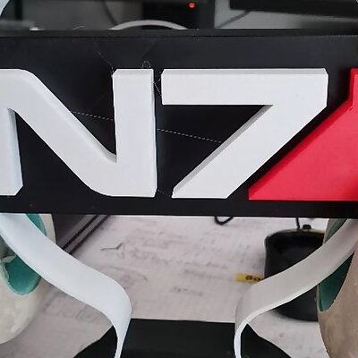 N7 Headphone stand