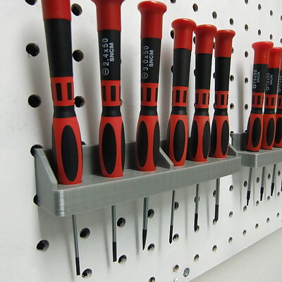 Pegboard holder for 6 screwdrivers