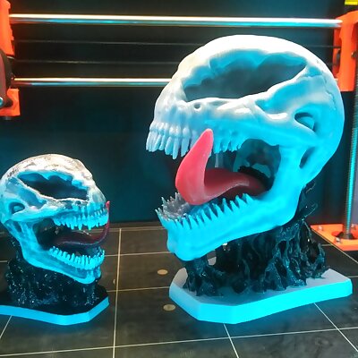 Venom skull with base