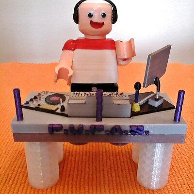 LEGO GIANT DJ