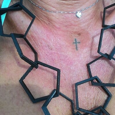 Necklace with pentagonal links