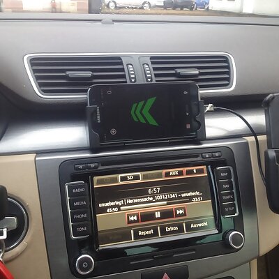 Mobile phone holder for Galaxy S7 in a VW Passat b7