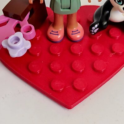 Heart stand with LEGO pads