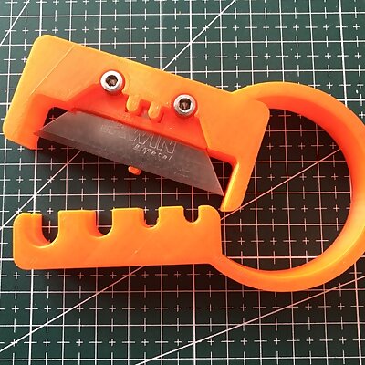 Tube cutter hand tool trapezoid blade