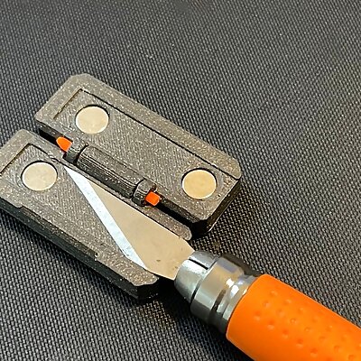 Fiskars detail knife magnetic tip protector
