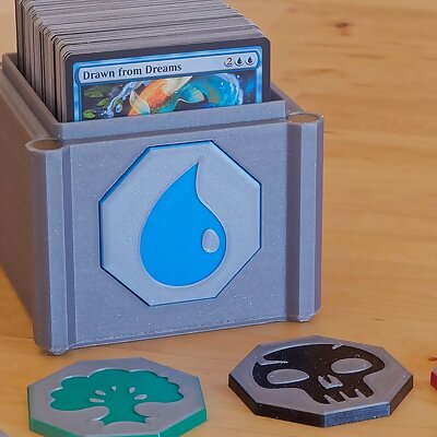Basic deck box with customisable swappable badges