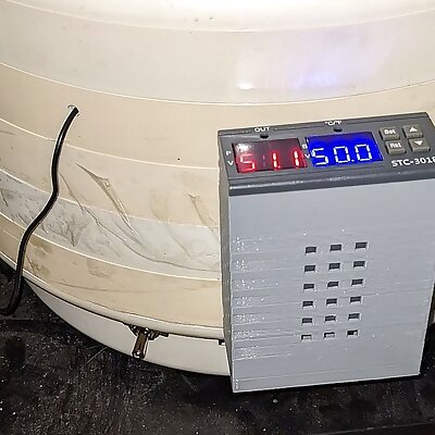 Sleeve mount for STC3018 temperature controller on round dehydrator