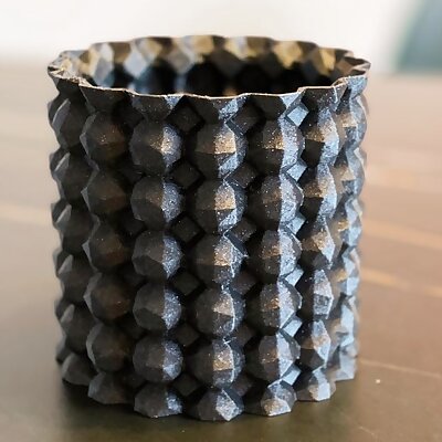 Elegant LOW poly vase made with balls