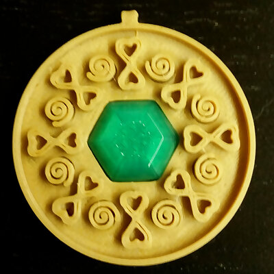 Round pendant with precious stone