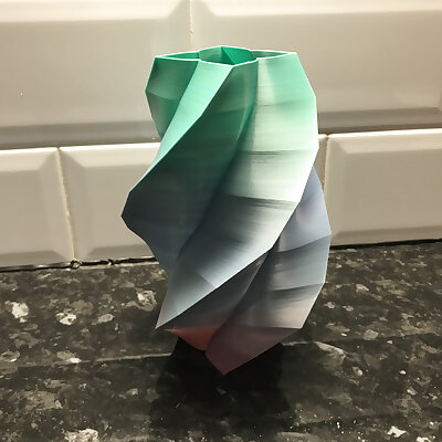Low low poly vase