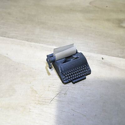 Typewriter 118 scale
