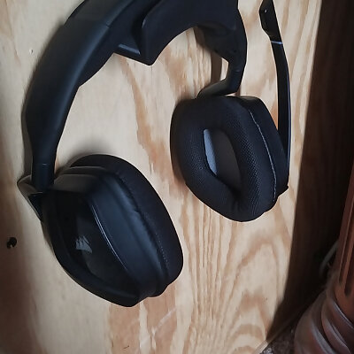 Simple wall mounted headphone holder