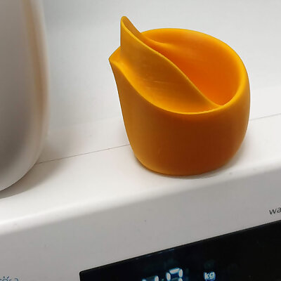 Non dripping detergent dosing cup