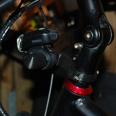 Extension of the handlebar on the bicycle