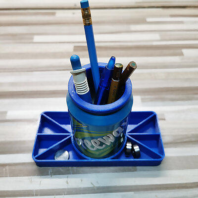 Pen stands from cans