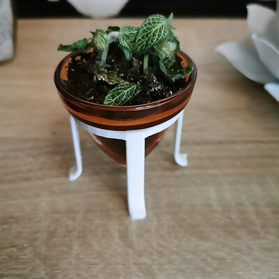 Small pot stand