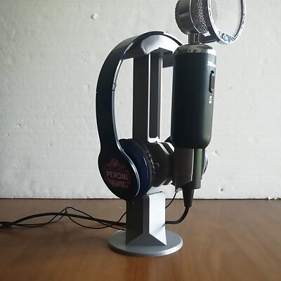 Headphones and Microphone stand  No supports needed