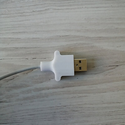 USB cable fixer