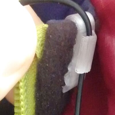 Minimal EarphoneHeadphone cable clip