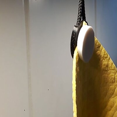 Magnetic cleaning cloth hanger