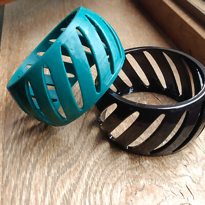 Bracelet with diagonal pattern