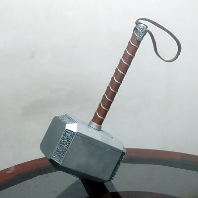 Mjolnir accurate to Thor Ragnarok and Endgame
