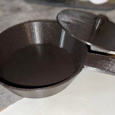 Play frying pan with lid