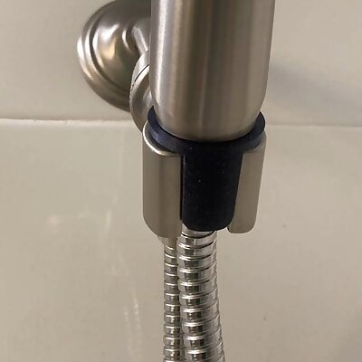 Antirotation clip for showerhead